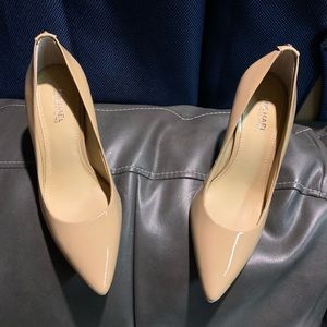 Michael kors pumps